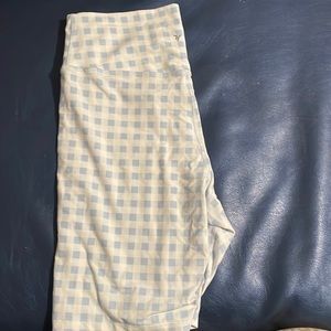 Old Navy Extra High-Waisted PowerChill Crossover Hidden-Pocket Biker Shorts 8”